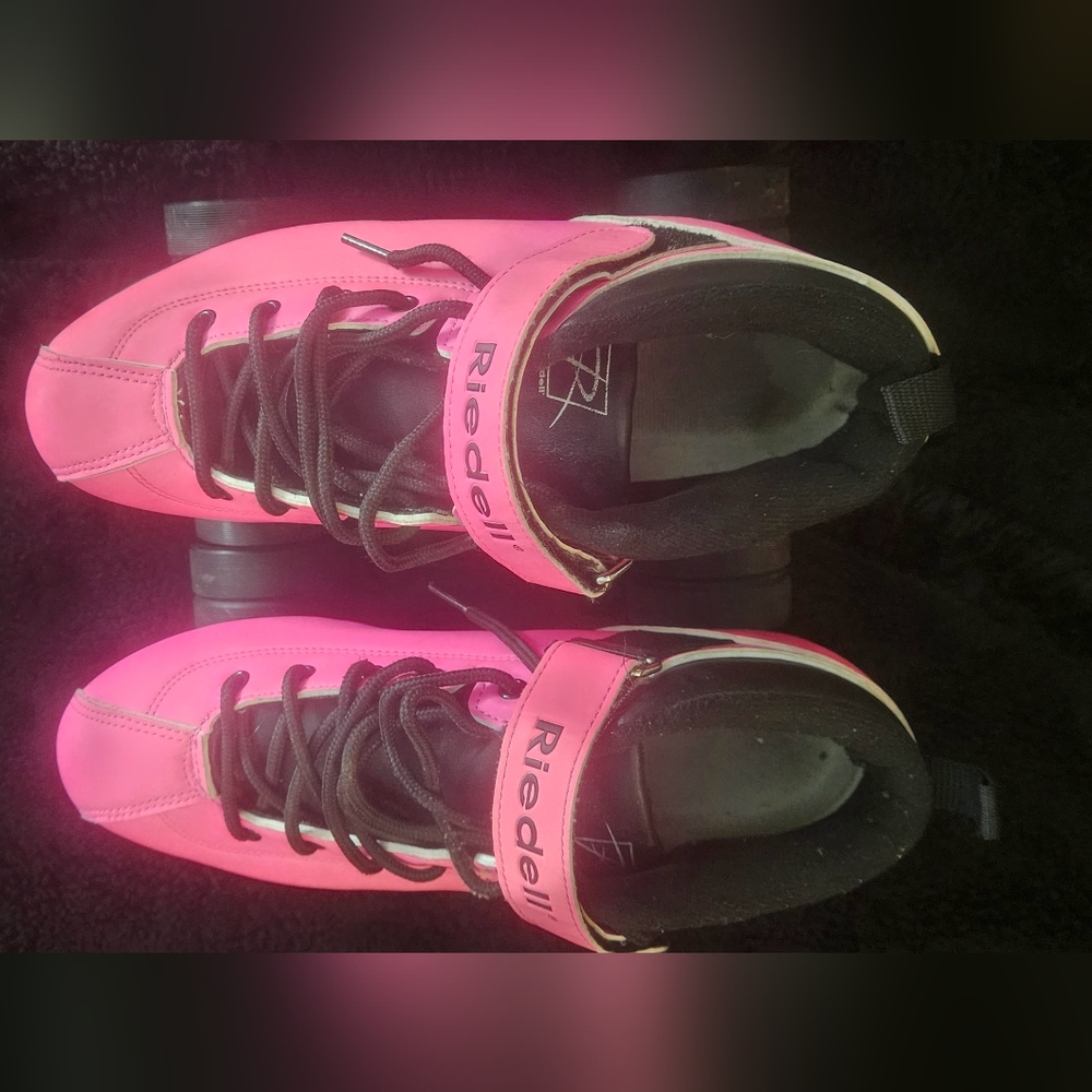 Size 8 RIEDELL skates Roller Derby